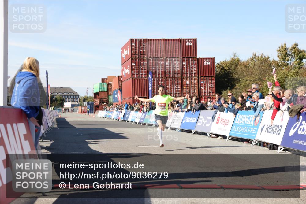 03.10.2025 - Köhlbrandbrückenlauf Lena Gebhardt http://msf.ph/oto/9036279 03.10.2025 12:45:20 Ziel 6280 meine-sportfotos.de