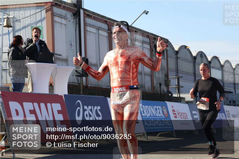 03.10.2025 - Köhlbrandbrückenlauf Luisa Fischer http://msf.ph/oto/9036285 03.10.2025 13:22:24 Ziel 4239, 5072, 5235, 5272, 5400, 5401, 5720, 5851, 5929, 6188, 6531 meine-sportfotos.de