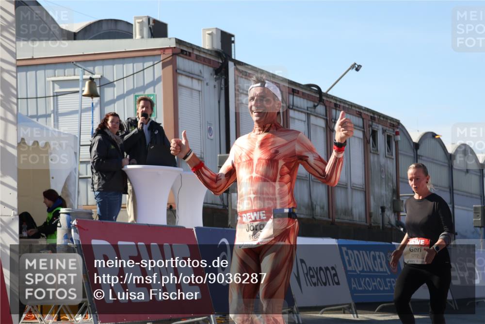 03.10.2025 - Köhlbrandbrückenlauf Luisa Fischer http://msf.ph/oto/9036287 03.10.2025 13:22:25 Ziel 4239, 5072, 5235, 5272, 5400, 5401, 5720, 5851, 5929, 6188 meine-sportfotos.de