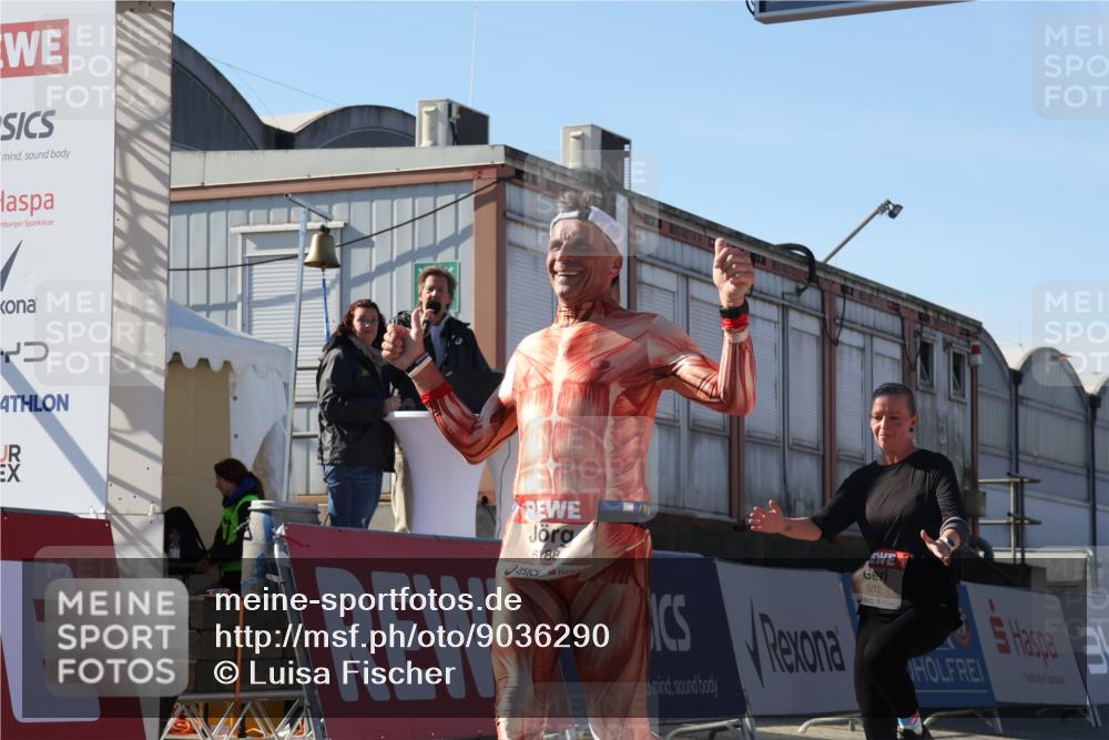 03.10.2025 - Köhlbrandbrückenlauf Luisa Fischer http://msf.ph/oto/9036290 03.10.2025 13:22:25 Ziel 4239, 5072, 5235, 5272, 5400, 5401, 5720, 5851, 5929, 6188 meine-sportfotos.de