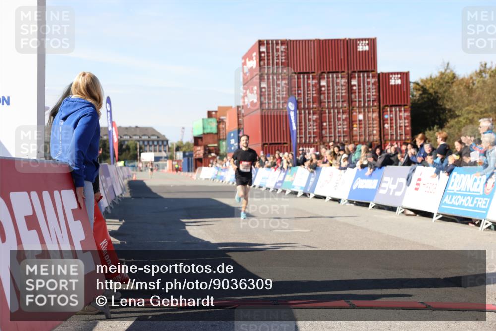 03.10.2025 - Köhlbrandbrückenlauf Lena Gebhardt http://msf.ph/oto/9036309 03.10.2025 12:45:49 Ziel 4010 meine-sportfotos.de