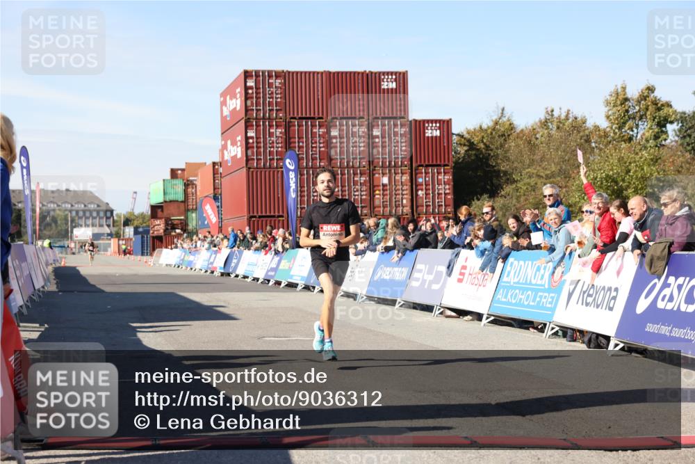 03.10.2025 - Köhlbrandbrückenlauf Lena Gebhardt http://msf.ph/oto/9036312 03.10.2025 12:45:50 Ziel 4010 meine-sportfotos.de