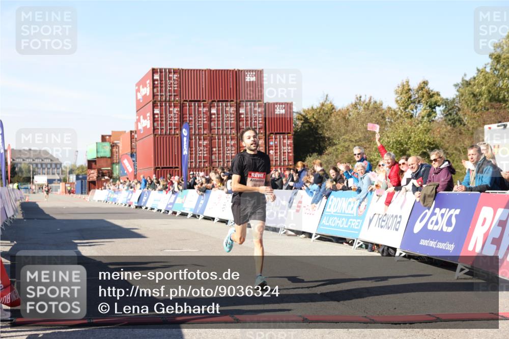 03.10.2025 - Köhlbrandbrückenlauf Lena Gebhardt http://msf.ph/oto/9036324 03.10.2025 12:45:51 Ziel 4010 meine-sportfotos.de