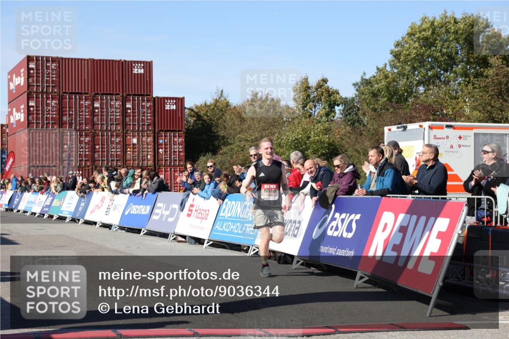 03.10.2025 - Köhlbrandbrückenlauf Lena Gebhardt http://msf.ph/oto/9036344 03.10.2025 12:46:06 Ziel 4004 meine-sportfotos.de