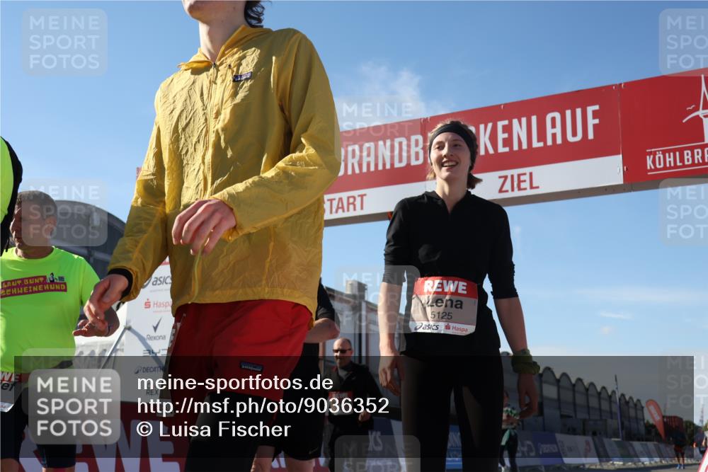 03.10.2025 - Köhlbrandbrückenlauf Luisa Fischer http://msf.ph/oto/9036352 03.10.2025 13:22:41 Ziel 4481, 4482, 4508, 5122, 5125, 5167, 5213, 5214, 5675, 5839, 5928, 5933, 5982, 6107, 6261, 6300, 6413, 6733 meine-sportfotos.de