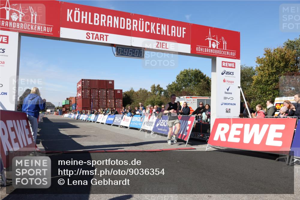 03.10.2025 - Köhlbrandbrückenlauf Lena Gebhardt http://msf.ph/oto/9036354 03.10.2025 12:46:07 Ziel 4004 meine-sportfotos.de