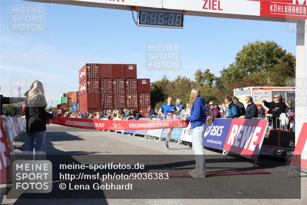 03.10.2025 - Köhlbrandbrückenlauf Lena Gebhardt http://msf.ph/oto/9036383 03.10.2025 12:46:37 Ziel 4027, 4033 meine-sportfotos.de