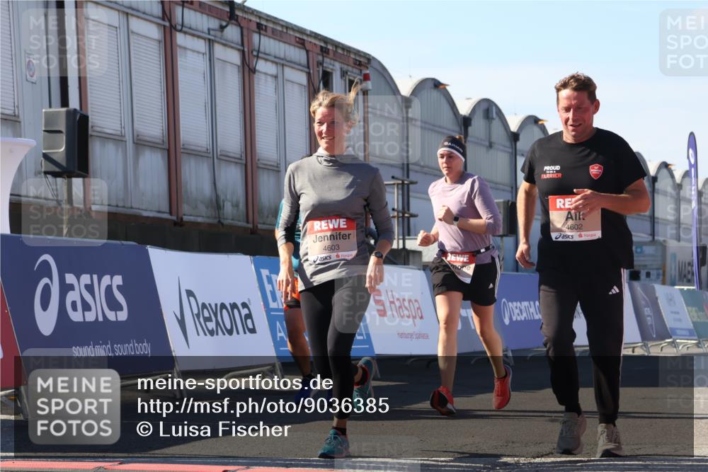 03.10.2025 - Köhlbrandbrückenlauf Luisa Fischer http://msf.ph/oto/9036385 03.10.2025 13:22:50 Ziel 4602, 4603, 5046, 5924, 5925, 6107, 6261 meine-sportfotos.de