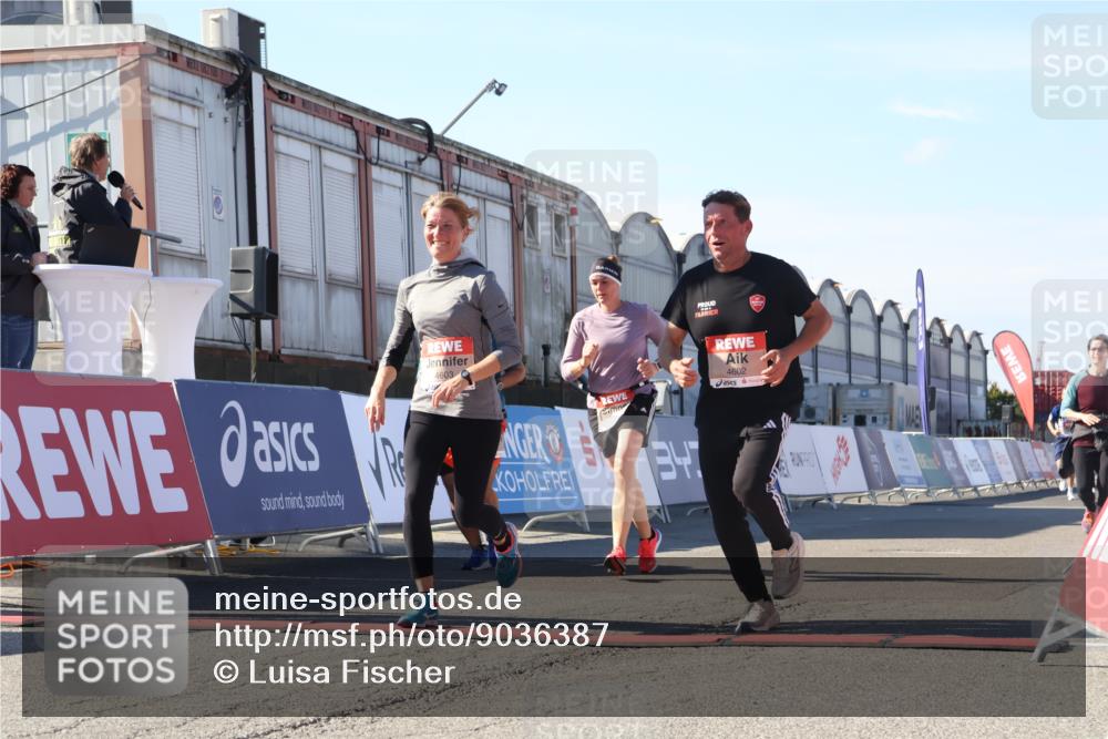 03.10.2025 - Köhlbrandbrückenlauf Luisa Fischer http://msf.ph/oto/9036387 03.10.2025 13:22:50 Ziel 4602, 4603, 5046, 5924, 5925, 6107, 6261 meine-sportfotos.de