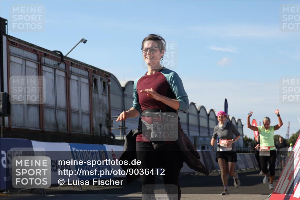 03.10.2025 - Köhlbrandbrückenlauf Luisa Fischer http://msf.ph/oto/9036412 03.10.2025 13:22:54 Ziel 4602, 4603, 5046, 5189, 5812, 5924, 5925, 6027 meine-sportfotos.de