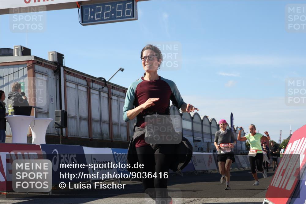 03.10.2025 - Köhlbrandbrückenlauf Luisa Fischer http://msf.ph/oto/9036416 03.10.2025 13:22:55 Ziel 4602, 4603, 5046, 5189, 5812, 5924, 5925, 6027 meine-sportfotos.de