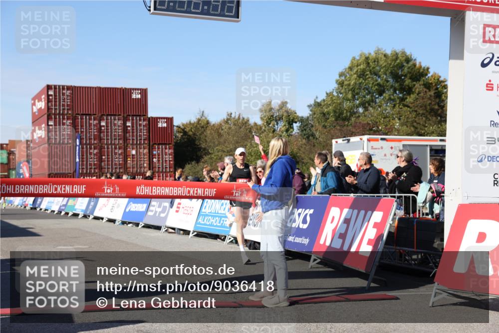03.10.2025 - Köhlbrandbrückenlauf Lena Gebhardt http://msf.ph/oto/9036418 03.10.2025 12:46:43 Ziel 4027, 4033, 6740 meine-sportfotos.de