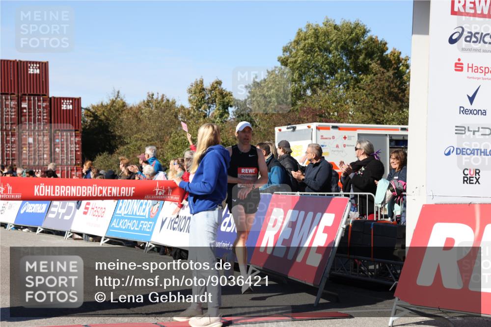 03.10.2025 - Köhlbrandbrückenlauf Lena Gebhardt http://msf.ph/oto/9036421 03.10.2025 12:46:44 Ziel 4027, 4033, 6740 meine-sportfotos.de