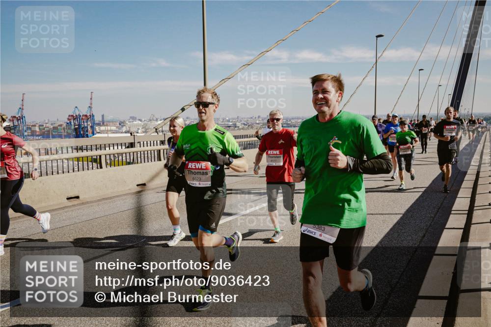 03.10.2025 - Köhlbrandbrückenlauf Michael Burmester http://msf.ph/oto/9036423 03.10.2025 12:29:12 Position 1 6623, 6177, 5383 meine-sportfotos.de