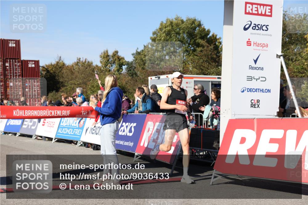 03.10.2025 - Köhlbrandbrückenlauf Lena Gebhardt http://msf.ph/oto/9036433 03.10.2025 12:46:44 Ziel 4027, 4033, 6740 meine-sportfotos.de