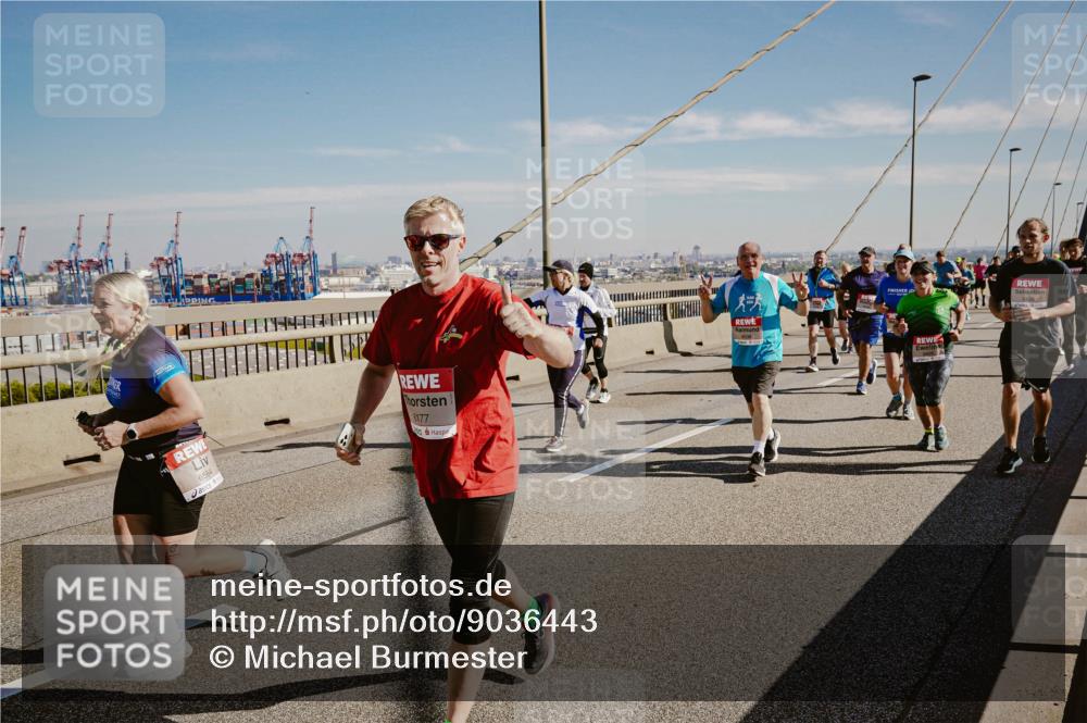 03.10.2025 - Köhlbrandbrückenlauf Michael Burmester http://msf.ph/oto/9036443 03.10.2025 12:29:12 Position 1 6564, 6177, 6536 meine-sportfotos.de