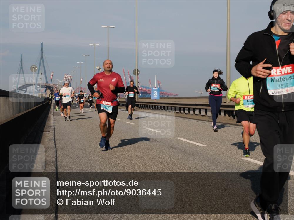 03.10.2025 - Köhlbrandbrückenlauf Fabian Wolf http://msf.ph/oto/9036445 03.10.2025 09:51:08 Position 3 3, 3198, 1559 meine-sportfotos.de