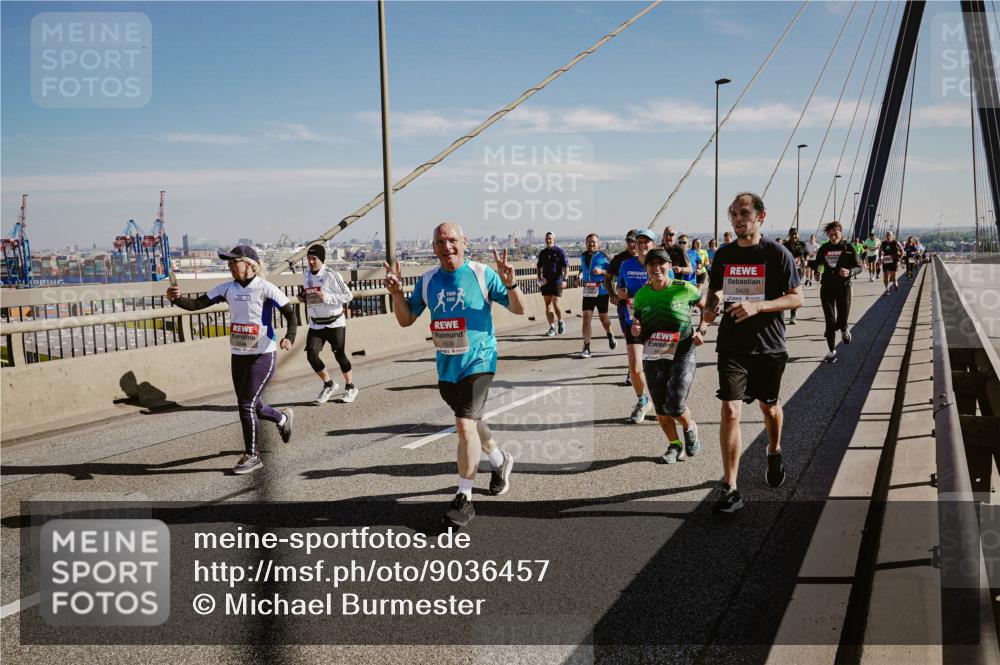 03.10.2025 - Köhlbrandbrückenlauf Michael Burmester http://msf.ph/oto/9036457 03.10.2025 12:29:13 Position 1 6536, 5426 meine-sportfotos.de
