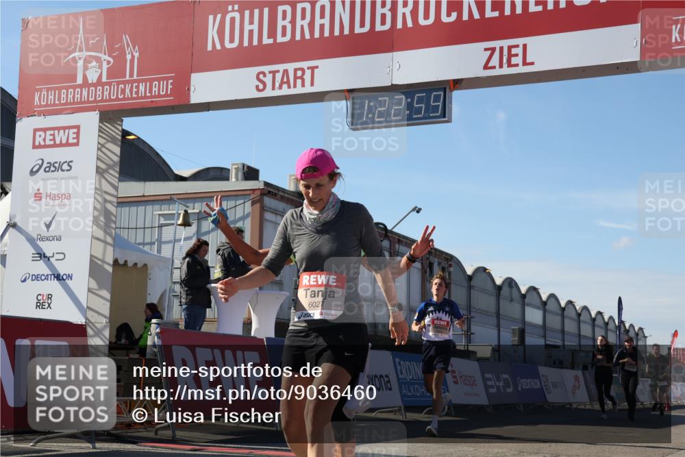 03.10.2025 - Köhlbrandbrückenlauf Luisa Fischer http://msf.ph/oto/9036460 03.10.2025 13:22:58 Ziel 4350, 4602, 4603, 4964, 5046, 5189, 5812, 5924, 5925, 6027 meine-sportfotos.de