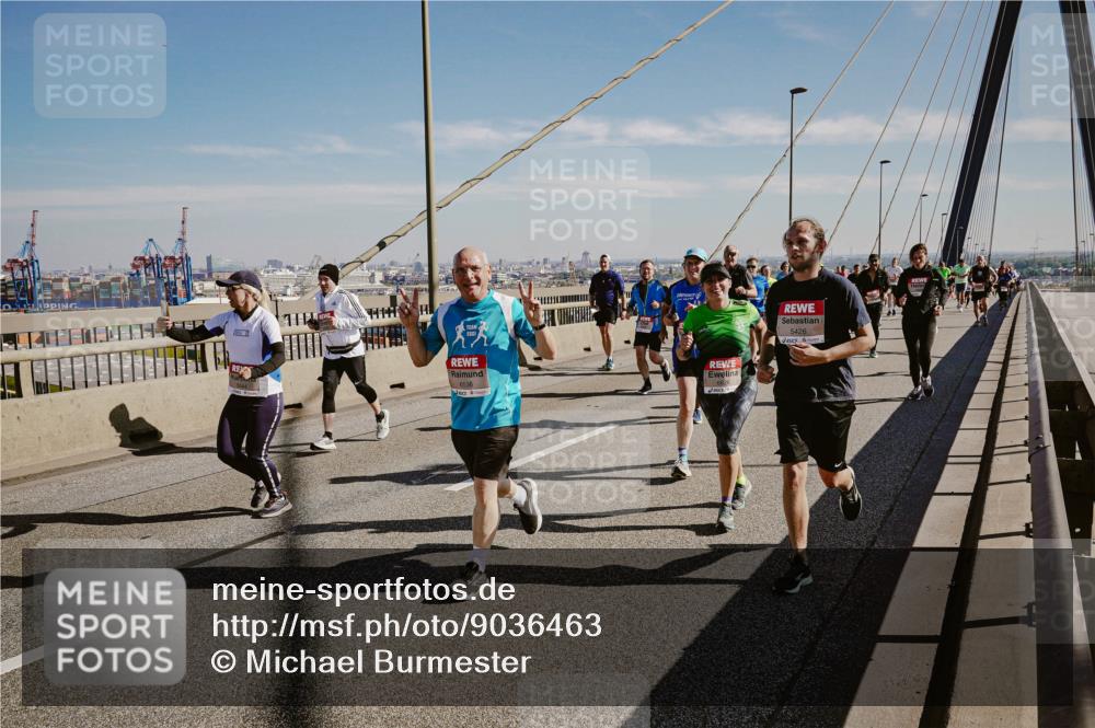 03.10.2025 - Köhlbrandbrückenlauf Michael Burmester http://msf.ph/oto/9036463 03.10.2025 12:29:13 Position 1 14144, 6536, 5426 meine-sportfotos.de