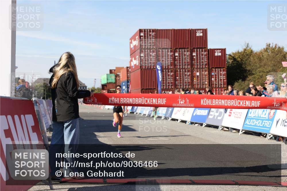 03.10.2025 - Köhlbrandbrückenlauf Lena Gebhardt http://msf.ph/oto/9036466 03.10.2025 12:46:48 Ziel 4027, 6483, 6516, 6740 meine-sportfotos.de