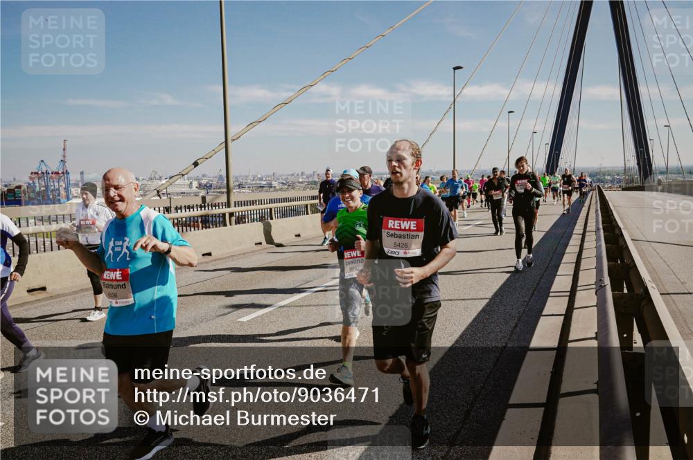 03.10.2025 - Köhlbrandbrückenlauf Michael Burmester http://msf.ph/oto/9036471 03.10.2025 12:29:14 Position 1 6536, 5426 meine-sportfotos.de