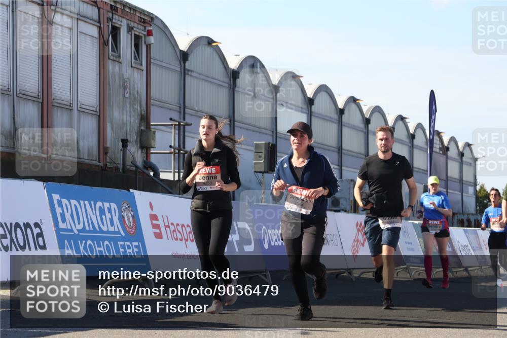 03.10.2025 - Köhlbrandbrückenlauf Luisa Fischer http://msf.ph/oto/9036479 03.10.2025 13:23:01 Ziel 4350, 4602, 4603, 4964, 4987, 5046, 5189, 5812, 5924, 5925, 6027, 6070, 6071 meine-sportfotos.de