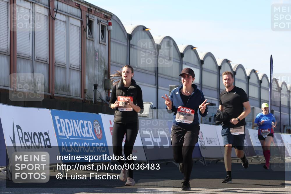 03.10.2025 - Köhlbrandbrückenlauf Luisa Fischer http://msf.ph/oto/9036483 03.10.2025 13:23:01 Ziel 4350, 4602, 4603, 4964, 4987, 5046, 5189, 5812, 5924, 5925, 6027, 6070, 6071 meine-sportfotos.de