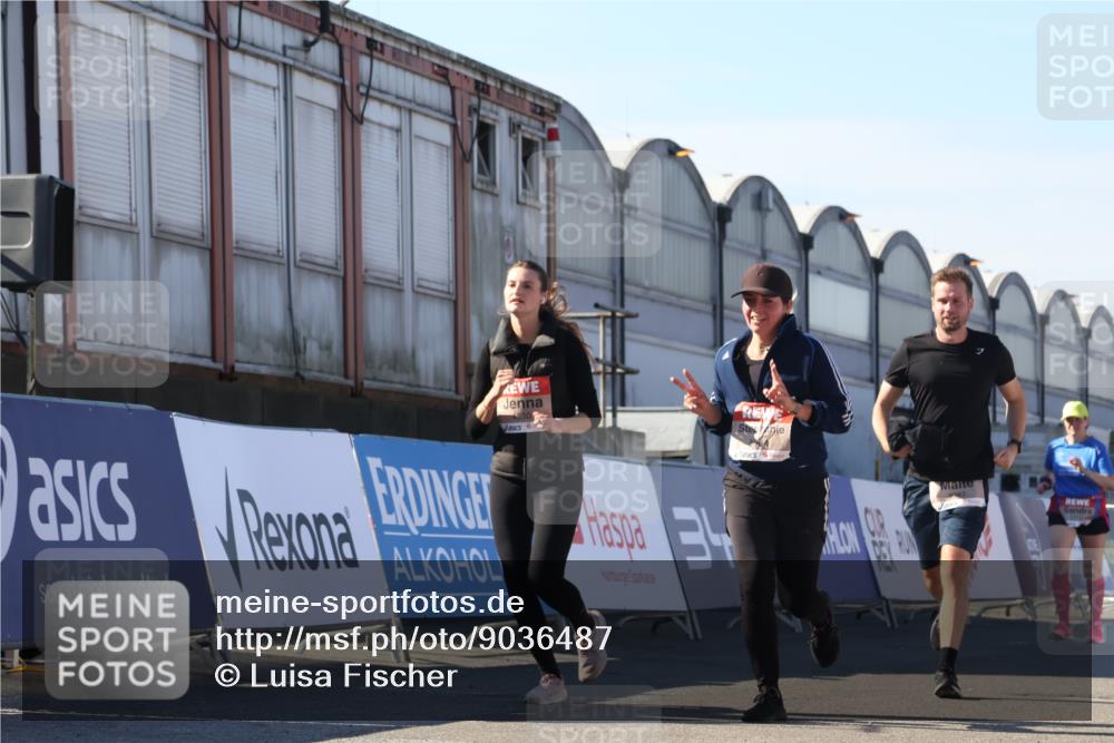 03.10.2025 - Köhlbrandbrückenlauf Luisa Fischer http://msf.ph/oto/9036487 03.10.2025 13:23:02 Ziel 4350, 4964, 4987, 5046, 5189, 5712, 5812, 5924, 5925, 6027, 6070, 6071 meine-sportfotos.de