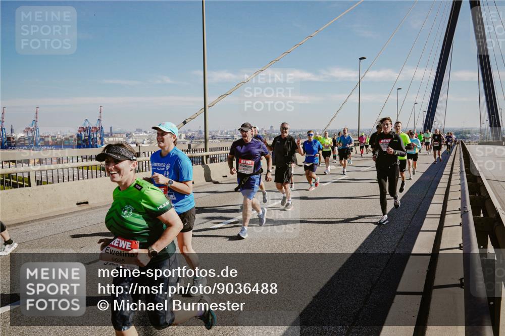 03.10.2025 - Köhlbrandbrückenlauf Michael Burmester http://msf.ph/oto/9036488 03.10.2025 12:29:15 Position 1 6626, 42, 2 meine-sportfotos.de