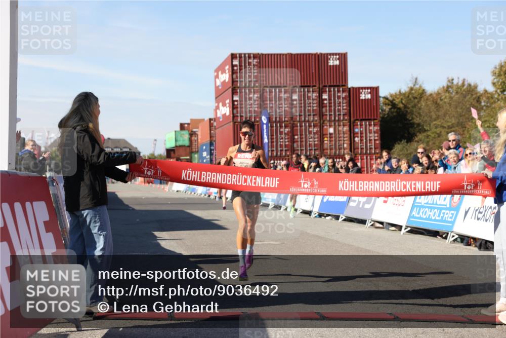 03.10.2025 - Köhlbrandbrückenlauf Lena Gebhardt http://msf.ph/oto/9036492 03.10.2025 12:46:49 Ziel 4027, 6483, 6516, 6740 meine-sportfotos.de