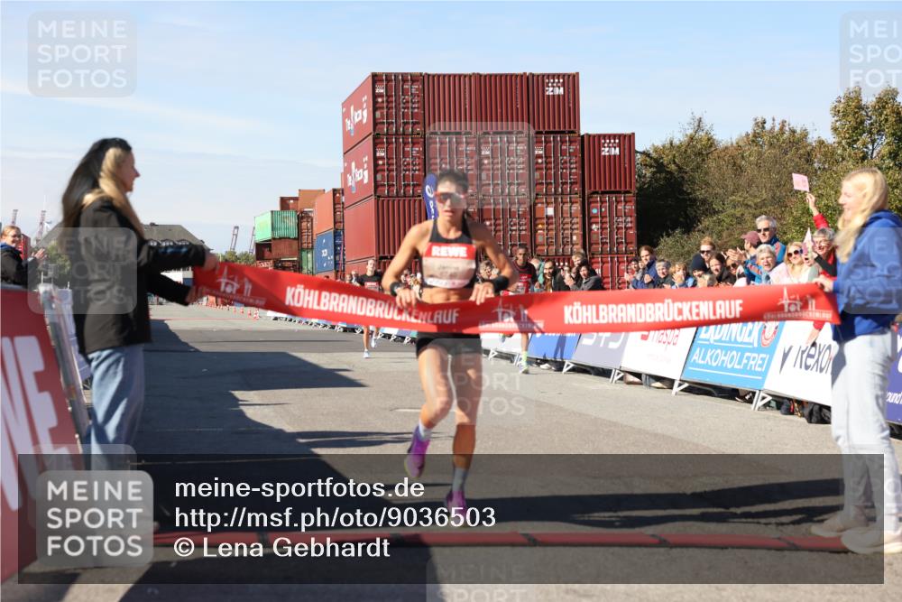 03.10.2025 - Köhlbrandbrückenlauf Lena Gebhardt http://msf.ph/oto/9036503 03.10.2025 12:46:50 Ziel 4027, 6483, 6516, 6740 meine-sportfotos.de