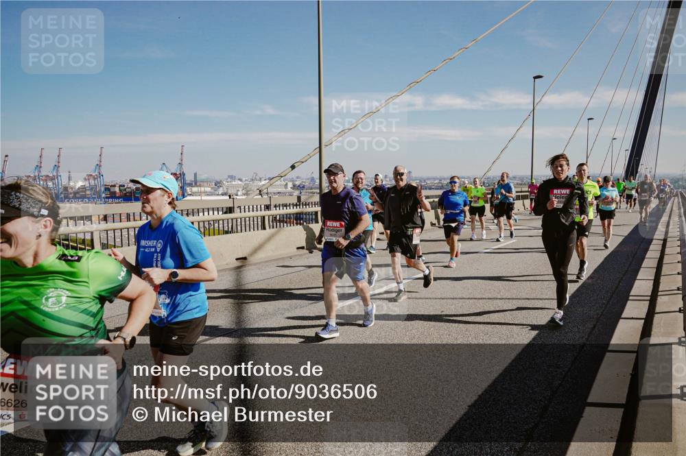 03.10.2025 - Köhlbrandbrückenlauf Michael Burmester http://msf.ph/oto/9036506 03.10.2025 12:29:15 Position 1 6626, 42, 2 meine-sportfotos.de