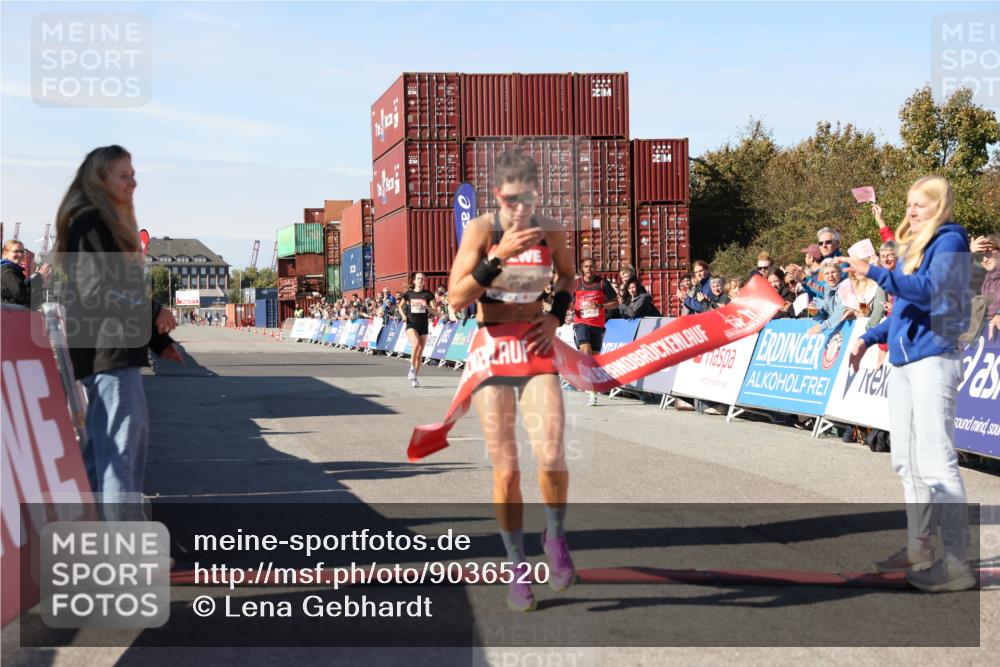 03.10.2025 - Köhlbrandbrückenlauf Lena Gebhardt http://msf.ph/oto/9036520 03.10.2025 12:46:50 Ziel 4027, 6483, 6516, 6740 meine-sportfotos.de