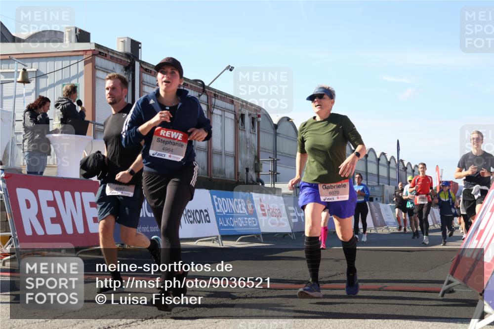 03.10.2025 - Köhlbrandbrückenlauf Luisa Fischer http://msf.ph/oto/9036521 03.10.2025 13:23:04 Ziel 4350, 4904, 4905, 4964, 4987, 5046, 5189, 5573, 5712, 5716, 5812, 6027, 6070, 6071 meine-sportfotos.de