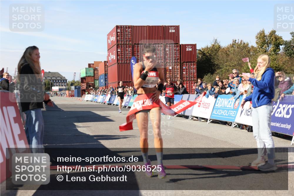 03.10.2025 - Köhlbrandbrückenlauf Lena Gebhardt http://msf.ph/oto/9036525 03.10.2025 12:46:50 Ziel 4027, 6483, 6516, 6740 meine-sportfotos.de