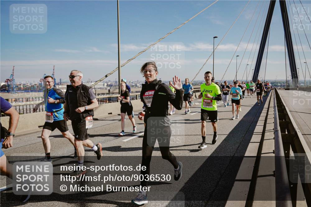 03.10.2025 - Köhlbrandbrückenlauf Michael Burmester http://msf.ph/oto/9036530 03.10.2025 12:29:16 Position 1 579, 4414, 5939 meine-sportfotos.de