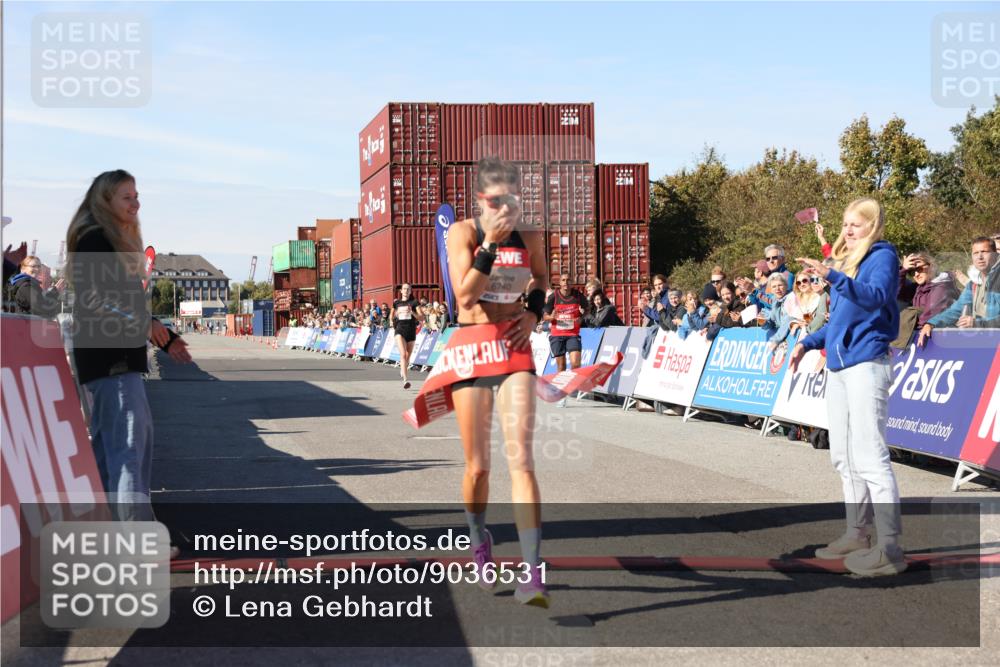 03.10.2025 - Köhlbrandbrückenlauf Lena Gebhardt http://msf.ph/oto/9036531 03.10.2025 12:46:50 Ziel 4027, 6483, 6516, 6740 meine-sportfotos.de