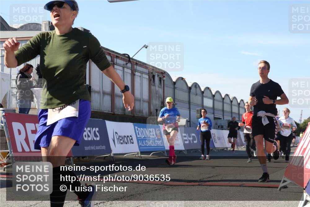 03.10.2025 - Köhlbrandbrückenlauf Luisa Fischer http://msf.ph/oto/9036535 03.10.2025 13:23:06 Ziel 4350, 4904, 4905, 4964, 4987, 5076, 5189, 5573, 5712, 5716, 5812, 6027, 6070, 6071 meine-sportfotos.de