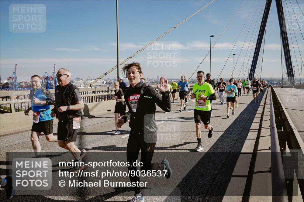 03.10.2025 - Köhlbrandbrückenlauf Michael Burmester http://msf.ph/oto/9036537 03.10.2025 12:29:16 Position 1 5939, 579 meine-sportfotos.de