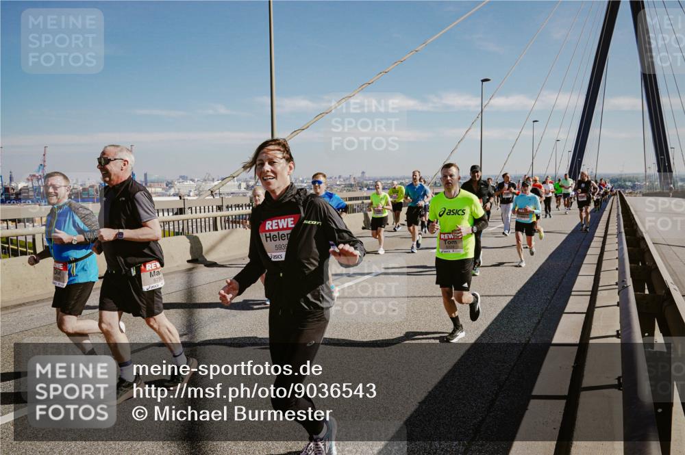 03.10.2025 - Köhlbrandbrückenlauf Michael Burmester http://msf.ph/oto/9036543 03.10.2025 12:29:16 Position 1 5790, 14, 5939 meine-sportfotos.de