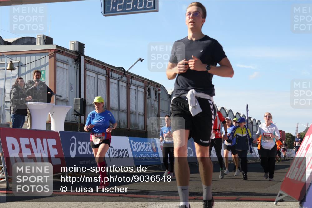 03.10.2025 - Köhlbrandbrückenlauf Luisa Fischer http://msf.ph/oto/9036548 03.10.2025 13:23:07 Ziel 4339, 4350, 4553, 4904, 4905, 4964, 4987, 5076, 5189, 5573, 5712, 5716, 5812, 6027, 6070, 6071 meine-sportfotos.de