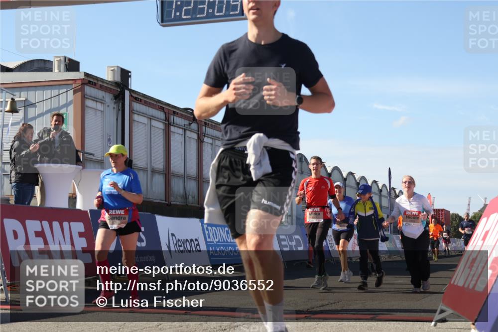 03.10.2025 - Köhlbrandbrückenlauf Luisa Fischer http://msf.ph/oto/9036552 03.10.2025 13:23:07 Ziel 4339, 4350, 4553, 4904, 4905, 4964, 4987, 5076, 5189, 5573, 5712, 5716, 5812, 6027, 6070, 6071 meine-sportfotos.de
