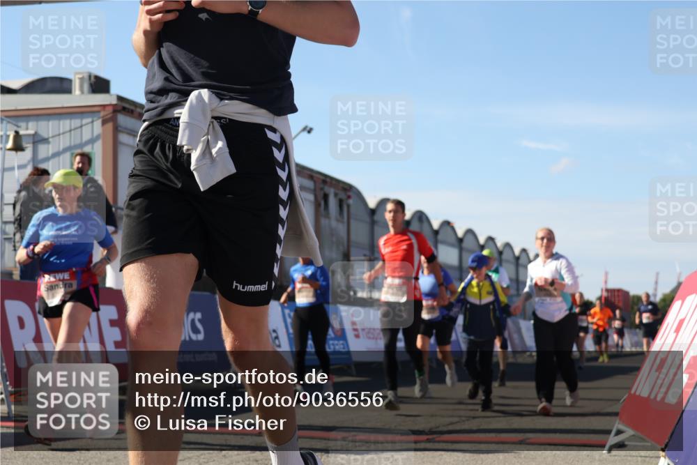 03.10.2025 - Köhlbrandbrückenlauf Luisa Fischer http://msf.ph/oto/9036556 03.10.2025 13:23:08 Ziel 4339, 4350, 4553, 4904, 4905, 4964, 4987, 5076, 5189, 5573, 5712, 5716, 5812, 6070, 6071 meine-sportfotos.de