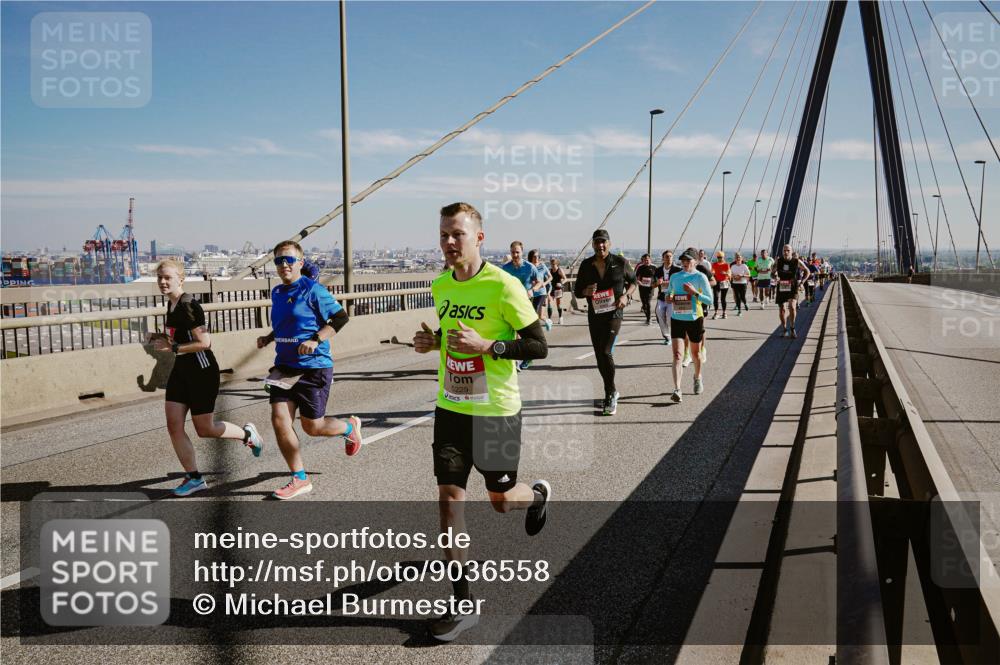 03.10.2025 - Köhlbrandbrückenlauf Michael Burmester http://msf.ph/oto/9036558 03.10.2025 12:29:17 Position 1 5229 meine-sportfotos.de