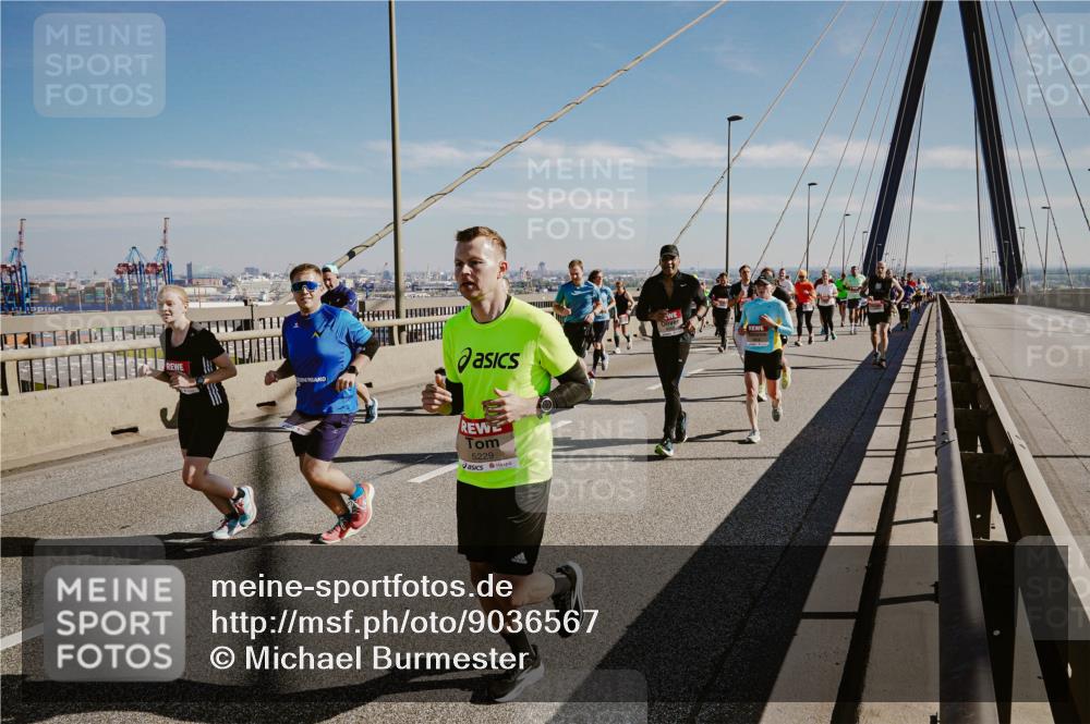 03.10.2025 - Köhlbrandbrückenlauf Michael Burmester http://msf.ph/oto/9036567 03.10.2025 12:29:17 Position 1 5229 meine-sportfotos.de