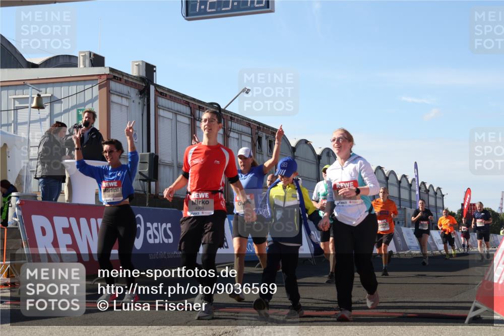 03.10.2025 - Köhlbrandbrückenlauf Luisa Fischer http://msf.ph/oto/9036569 03.10.2025 13:23:09 Ziel 4339, 4350, 4553, 4904, 4905, 4964, 4987, 5076, 5573, 5712, 5716, 5812, 6070, 6071, 6652 meine-sportfotos.de
