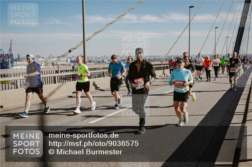 03.10.2025 - Köhlbrandbrückenlauf Michael Burmester http://msf.ph/oto/9036575 03.10.2025 12:29:18 Position 1  meine-sportfotos.de