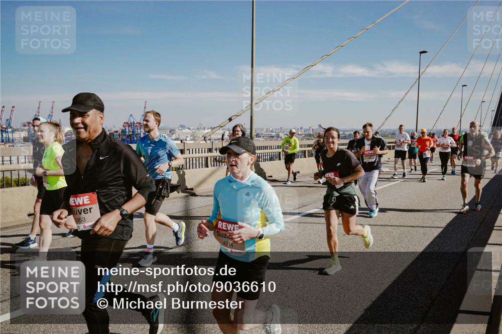 03.10.2025 - Köhlbrandbrückenlauf Michael Burmester http://msf.ph/oto/9036610 03.10.2025 12:29:19 Position 1 6353, 4314 meine-sportfotos.de