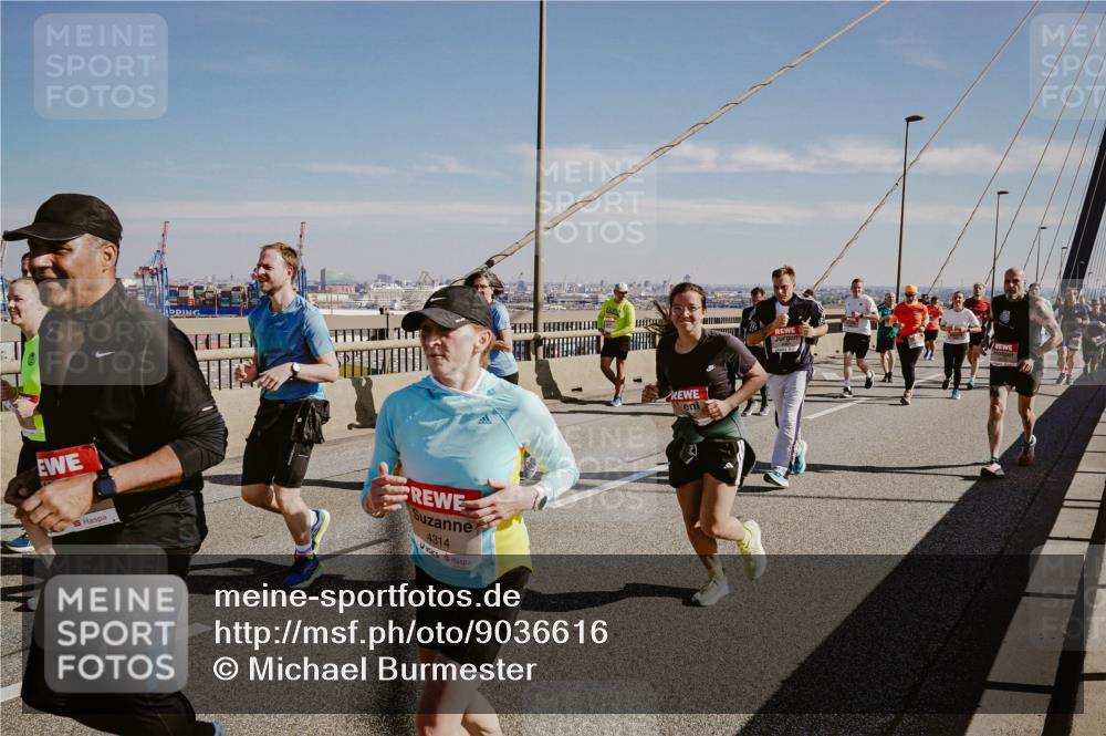 03.10.2025 - Köhlbrandbrückenlauf Michael Burmester http://msf.ph/oto/9036616 03.10.2025 12:29:19 Position 1 4314 meine-sportfotos.de
